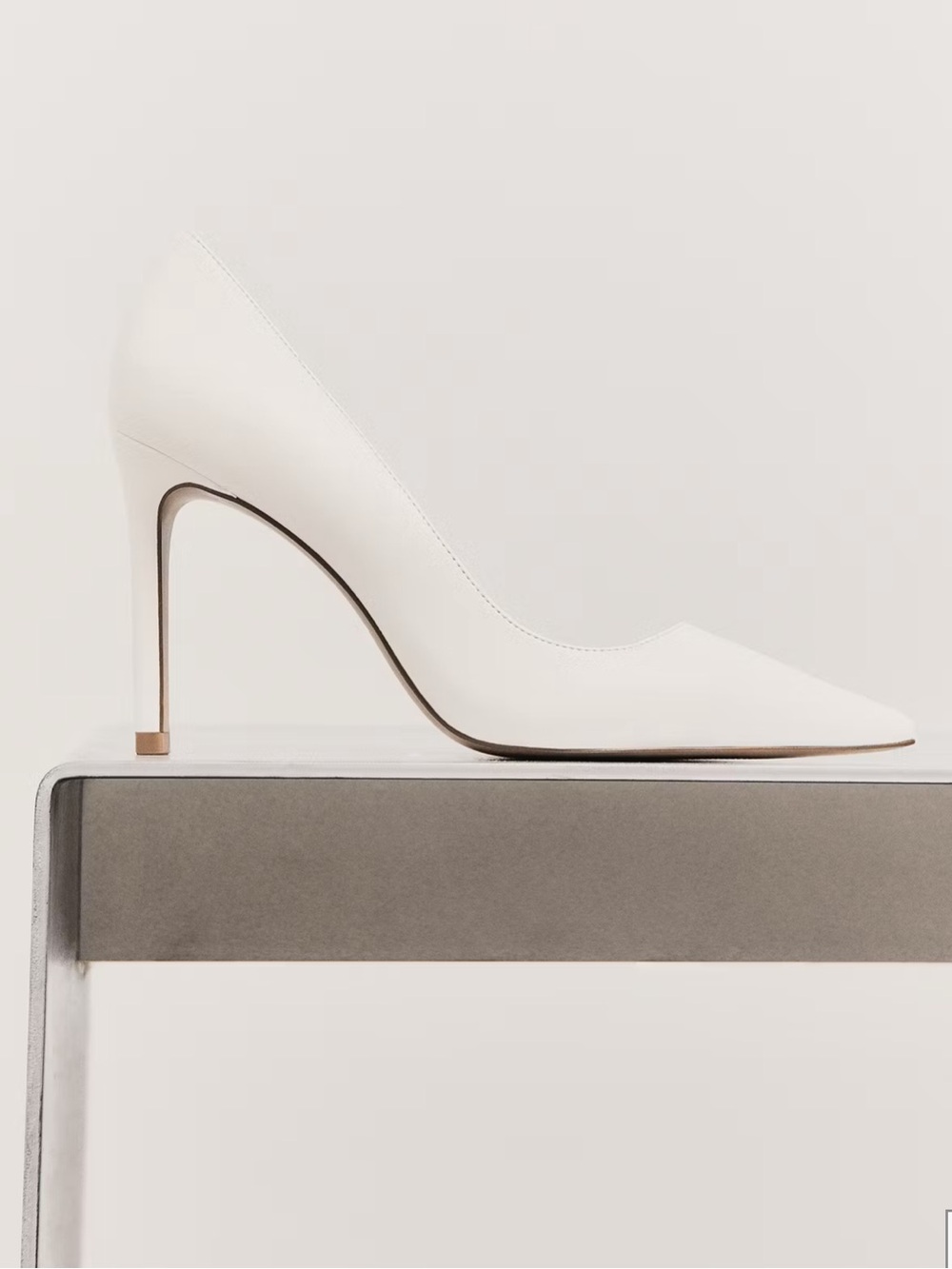 NWT MANGO White Pointed Pumps Heels